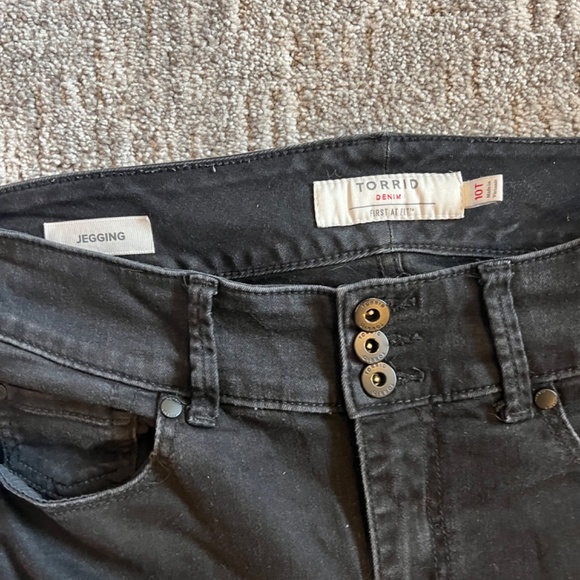 Jegging Skinny Super Soft High-Rise Jean - Picture 2 of 4